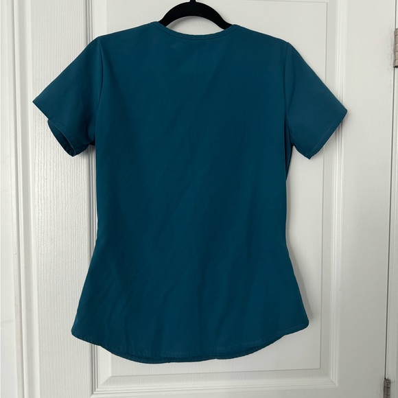 SKETCHERS Scrub Top - Picture 4 of 5